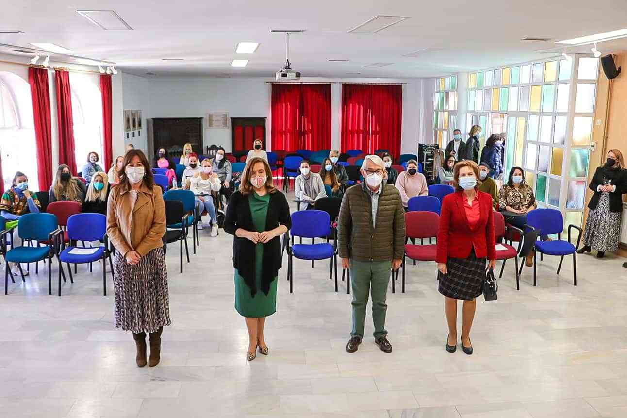 Jacinta Monroy pone todos los recursos de apoyo posibles a disposición de las mujeres del programa ‘Puentes hacia el empleo’