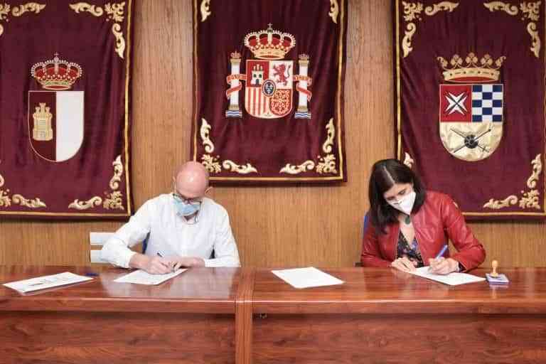 El Ayuntamiento contribuye a desarrollar la actividad literaria de Aldaba