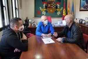 Renuevan convenio para la gestión de la Escuela Deportiva de Baloncesto de Armagasilla de Alba