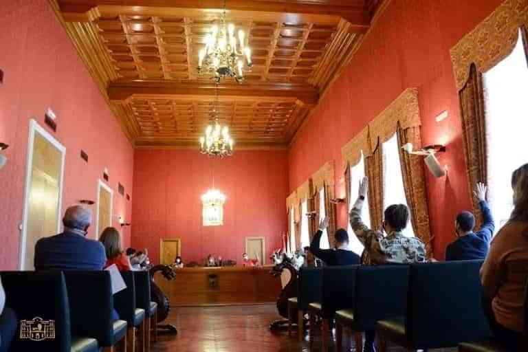 El pleno de Tomelloso aprueba modificaciones del Inventario Municipal y la cesión de un solar a Fundación Cadisla