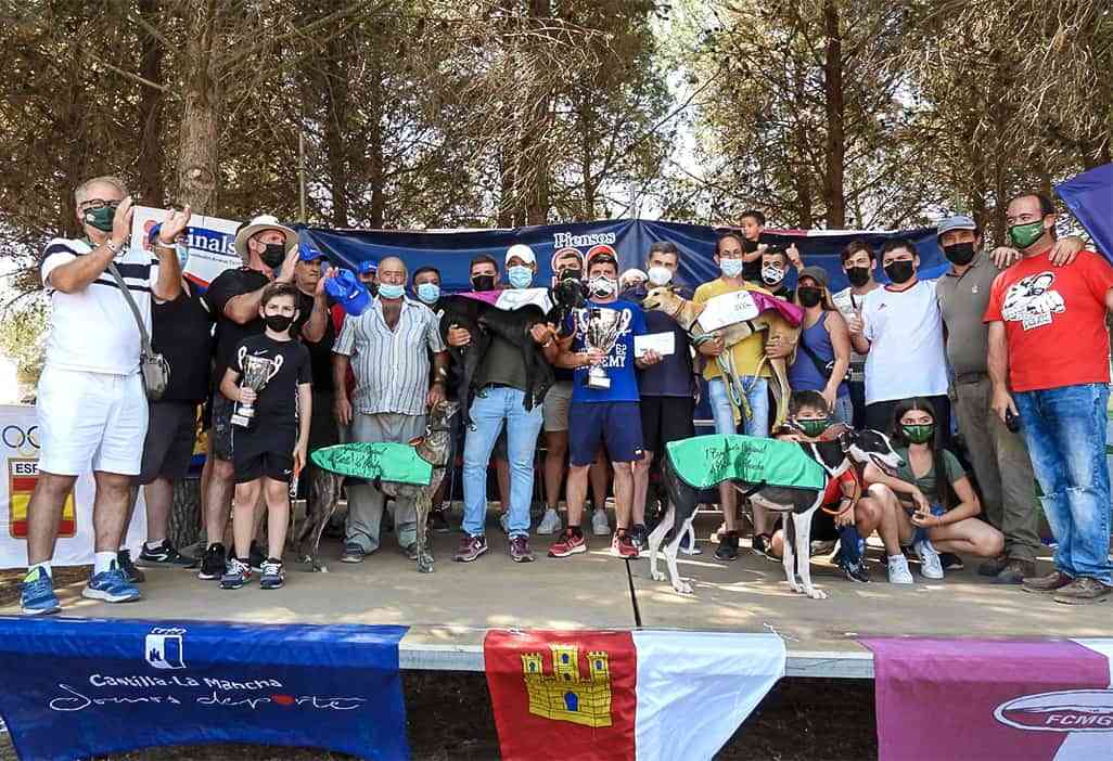 Plantel de triunfadores - Satisfactoria celebración de hermandad en el I Campeonato de Galgos en Recta de Castilla-La Mancha