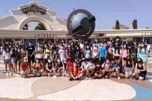 El Centro Infanto-Juvenil y 52 jóvenes viajan a la Warner de Madrid