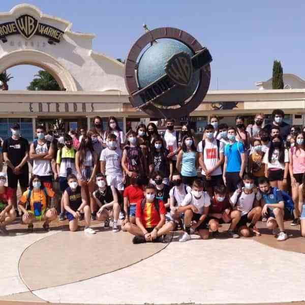 El Centro Infanto-Juvenil y 52 jóvenes viajan a la Warner de Madrid