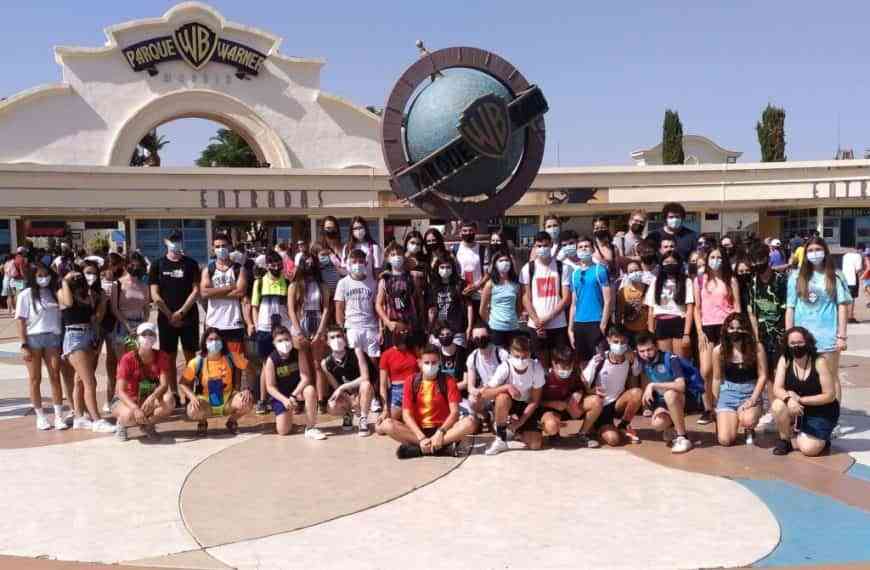 El Centro Infanto-Juvenil y 52 jóvenes viajan a la Warner de Madrid
