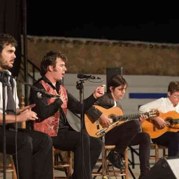 Israel Fernández despliega todo el poderío de su voz en el Festival Flamenco “Cueva de Medrano” de Argamasilla de Alba