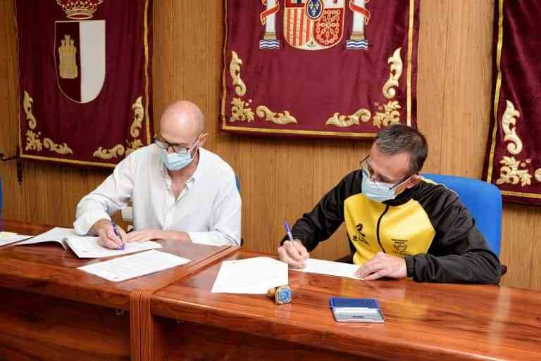 Firmado el convenio de colaboración entre el Ayuntamiento y el Club de Atletismo Argamasilla
