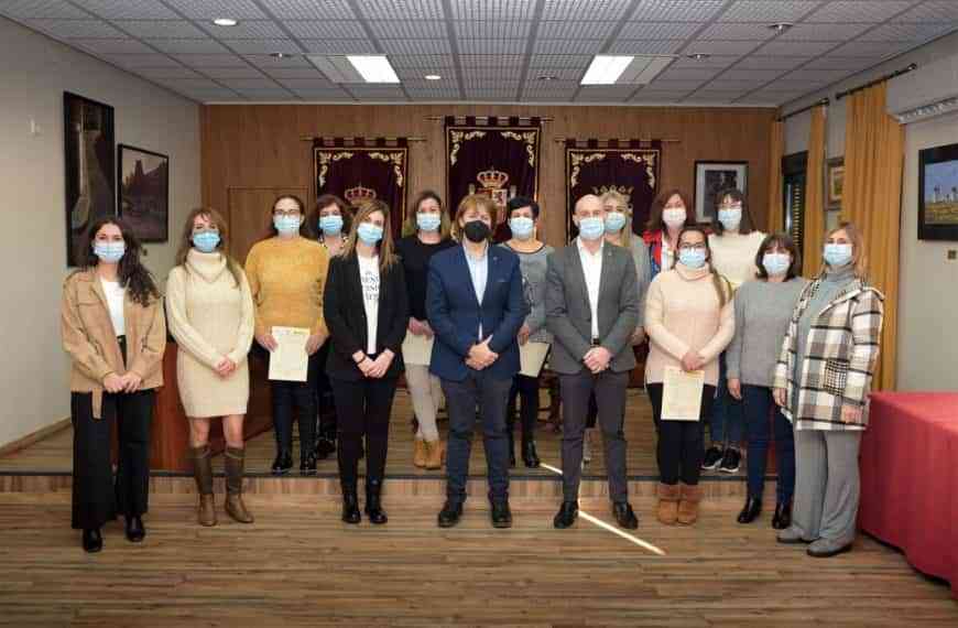 Ocho alumnas-trabajadoras finalizaron el Programa RECUAL en “Atención sociosanitaria a personas dependientes en instituciones sociales”