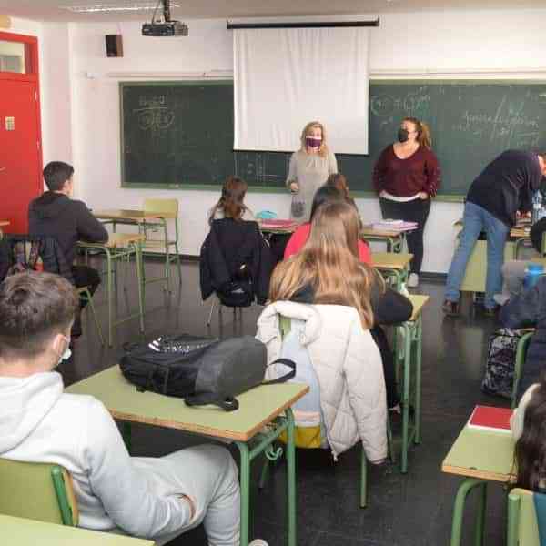 El Centro de la Mujer llevó adelante dos charlas sobre explotación sexual en IES Vicente Cano