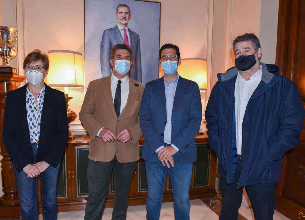 reunion marciano sanchez aecc y jose manuel caballero cr - Marciano Sánchez nuevo presidente de la AECC en Ciudad Real fue recibido en el Palacio Provincial