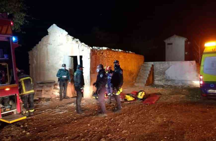 Rescatado un hombre tras precipitarse a un pozo en escalera abandonado en Argamasilla de Alba