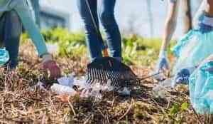 I jornada de sensibilización medioambiental y recogida de basura “Basuraleza” en la Torre del Embalse del Vicario