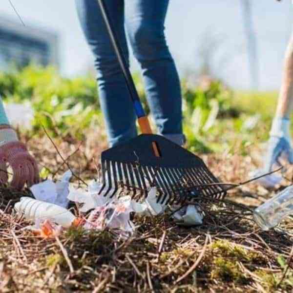 I jornada de sensibilización medioambiental y recogida de basura “Basuraleza” en la Torre del Embalse del Vicario