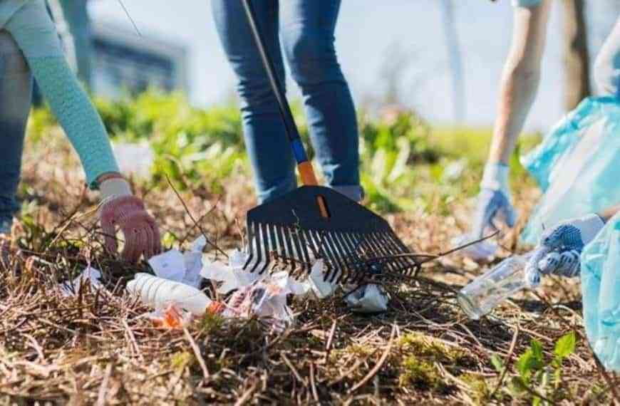 I jornada de sensibilización medioambiental y recogida de basura “Basuraleza” en la Torre del Embalse del Vicario