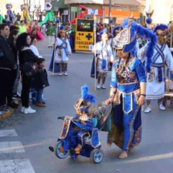 El Concurso Regional de Carrozas y Comparsas del Carnaval de Manzanares vuelve el próximo lunes y desfilarán más de 700 personas