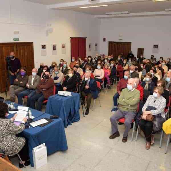 Numeroso público en el VIII Ciclo de Conferencias “El Magisterio de la Palabra”