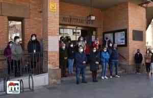 Cinco minutos de silencio en Miguelturra durante  la concentración convocada por FEMP en solidaridad con el pueblo de Ucrania