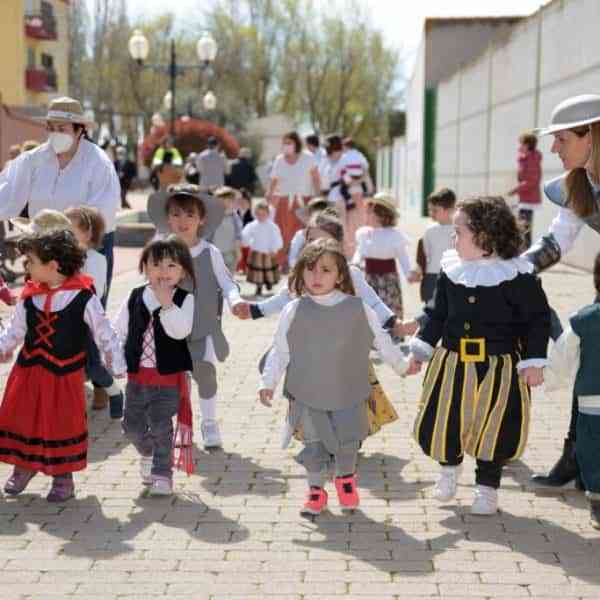 La Escuela Infantil Alba fomenta la tradición quijotesca entre los más pequeños de la localidad