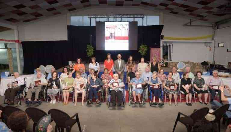 El Ayuntamiento de Argamasilla de Alba rinde homenaje a sus mayores que han superado los 85 y 100 años