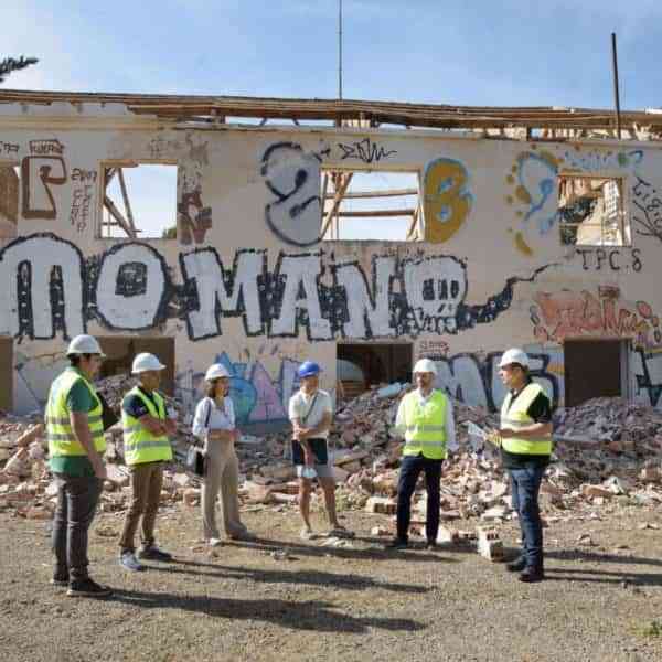 Jiménez visita las obras de rehabilitación de los pabellones del Castillo de Peñarroya