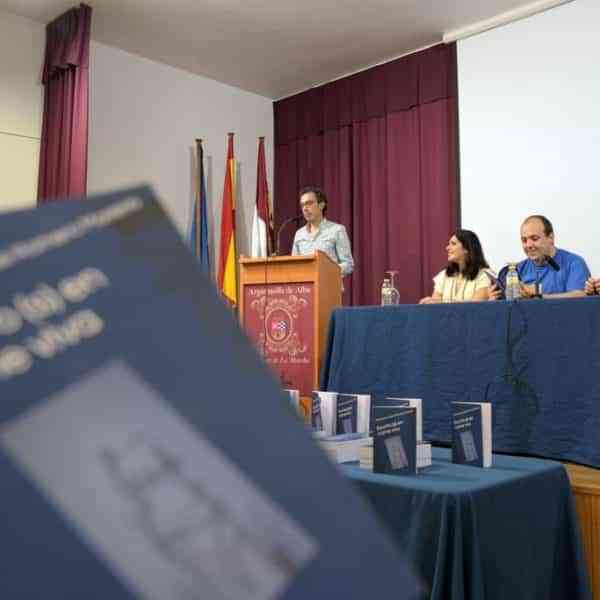 Francisco José Romero presenta: ‘Escrito (s) en carne viva’