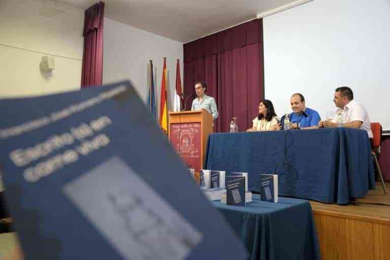 Francisco José Romero presenta: ‘Escrito (s) en carne viva’