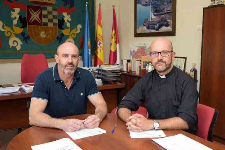 El Ayuntamiento contribuye con 20.000 euros en la reforma de las entradas a la iglesia San Juan Bautista