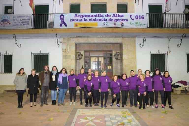 Argamasilla de Alba se concentra contra la violencia machista