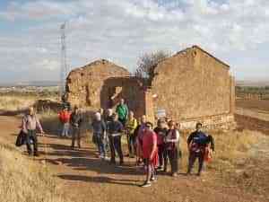 El Taller de Senderismo del Centro de Mayores de Argamasilla de Calatrava recorrió el trayecto del ‘Trenillo de la Calzá’