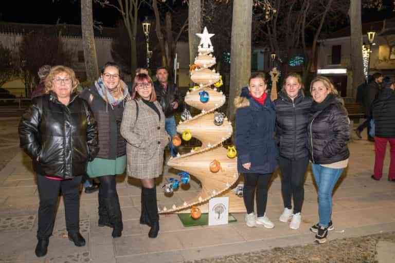 Inaugurado el paseo de árboles de Navidad de Argamasilla de Alba