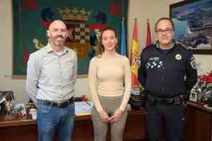 Pedro Ángel Jiménez dio la bienvenida a la aspirante al cuerpo de Policía Local que ha superado las pruebas selectivas
