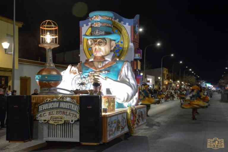 La peña “El Burleta” de Campo de Criptana ha ganado el primer premio del Desfile Nacional de Carrozas y Comparsas de Tomelloso 2023