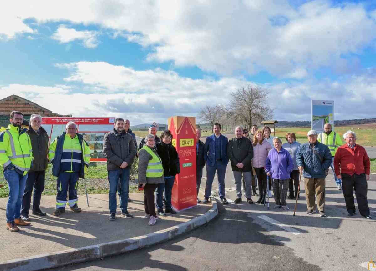 Inaugurada la CR-412, que une Los Pozuelos con la CM-4112 entre Corral de Calatrava y Cabezarados cuya rehabilitación se invirtieron 462.498 € 1 inaugurada carretera CR 412 que une Los Pozuelos con la CM 4112 entre Corral de Calatrava y Cabezarados - Inaugurada la CR-412, que une Los Pozuelos con la CM-4112 entre Corral de Calatrava y Cabezarados cuya rehabilitación se invirtieron 462.498 €