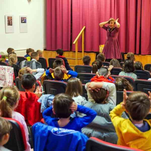 La Biblioteca Municipal Cervantes de Argamasilla de Alba impulsa el amor por la lectura con cuentacuentos para niños