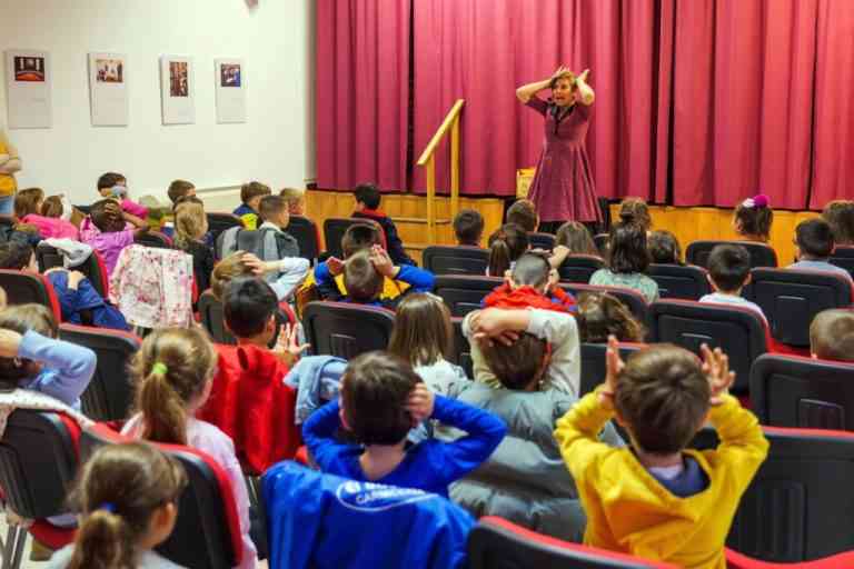 La Biblioteca Municipal Cervantes de Argamasilla de Alba impulsa el amor por la lectura con cuentacuentos para niños