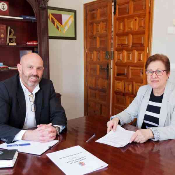 Firmado un convenio de Colaboración para la atención a familias desfavorecidas en Argamasilla de Alba