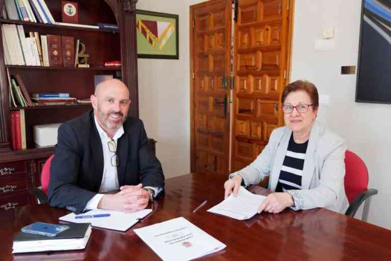 Firmado un convenio de Colaboración para la atención a familias desfavorecidas en Argamasilla de Alba