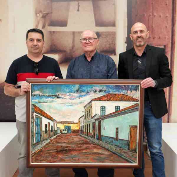 El alcalde agradece a Félix Serrano la donación de una de sus obras al fondo artístico municipal