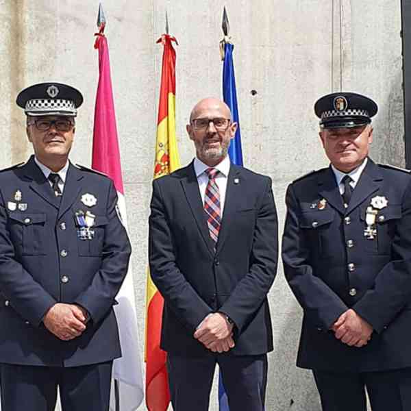 El oficial-jefe de la Policía Local de Argamasilla de Alba reconocido con la medalla de oro al mérito profesional
