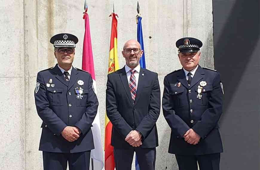 El oficial-jefe de la Policía Local de Argamasilla de Alba reconocido con la medalla de oro al mérito profesional