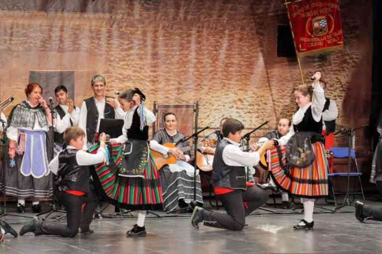 Argamasilla de Alba se viste de tradición con el Festival de Mayos Manchegos