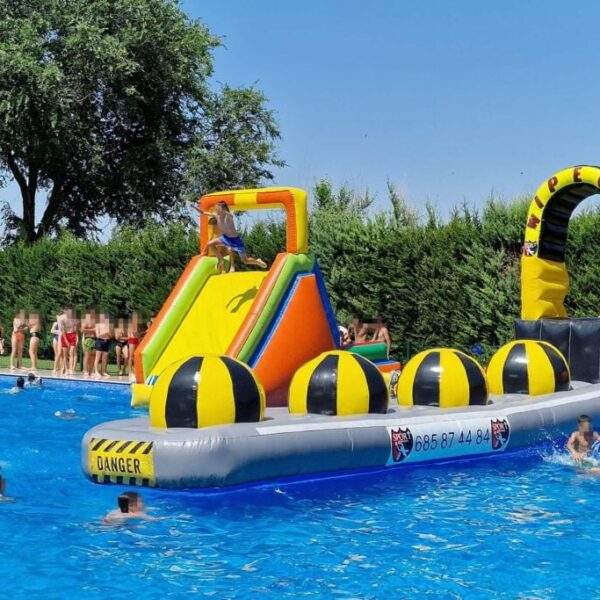 La Piscina Municipal de Argamasilla de Alba abrió sus puertas con una gran fiesta acuática