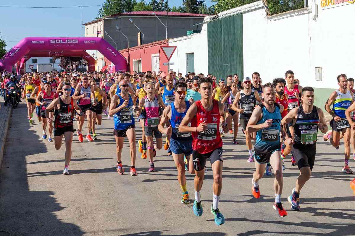 carrera popular argamasilla de alba - Eleazar Cantón y Queralt Criado suben a lo más alto del pódium en la Carrera popular de Argamasilla de Alba