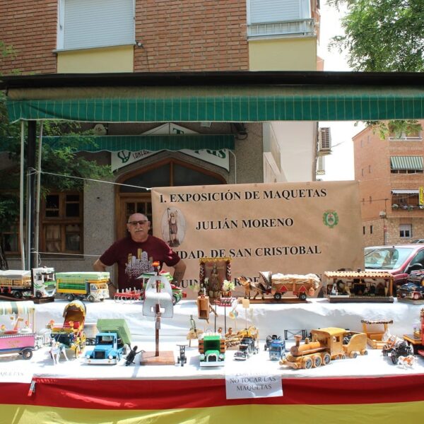 Julián Moreno expone sus maquetas por primera vez en Quintanar de la Orden