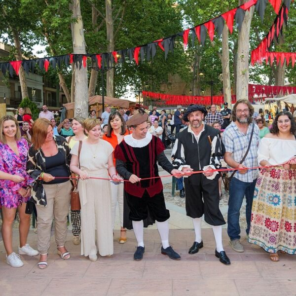 Inaugurado el Mercadillo Cervantino en Argamasilla de Alba, un viaje en el tiempo al siglo de Cervantes