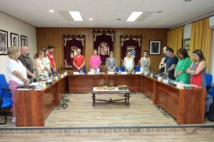La alcaldesa renuncia a su sueldo y el Pleno aprueba la liberación parcial de dos concejalas