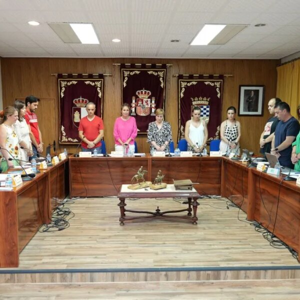 La alcaldesa renuncia a su sueldo y el Pleno aprueba la liberación parcial de dos concejalas