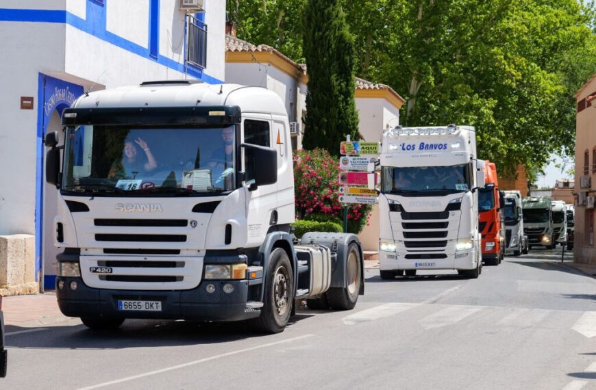 Procesión de camiones en Argamasilla de Alba en honor a San Cristóbal, patrón de los conductores