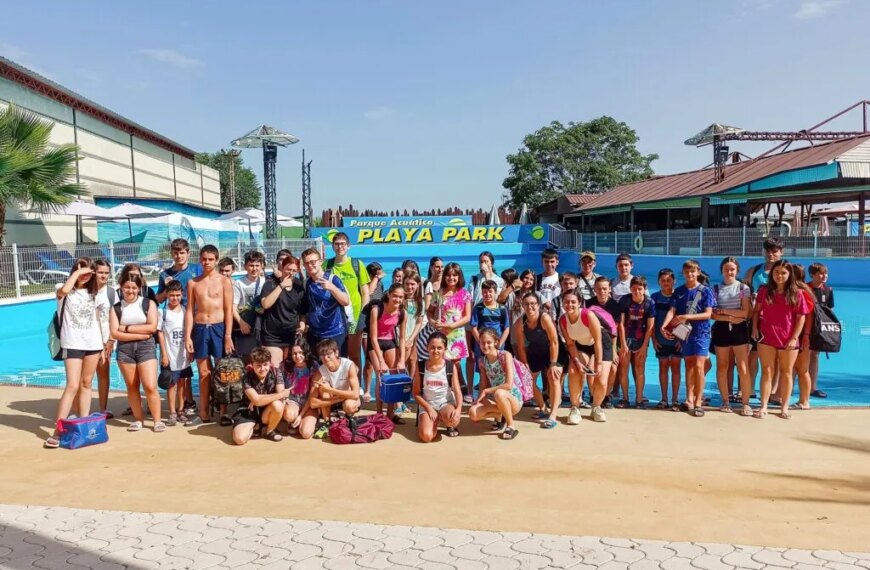 50 jóvenes de Argamasilla de Alba disfrutan de un emocionante viaje al Parque Acuático Playa Park