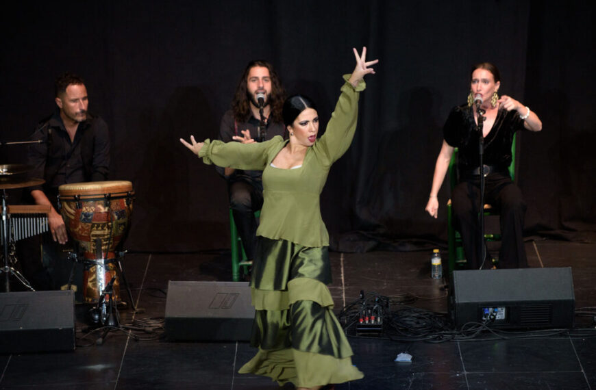Carmen Álvarez y su grupo deslumbran con el espectáculo flamenco Jerga