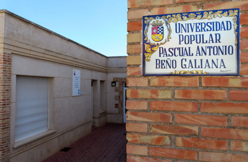 La Asociación El Árbol del Alba colabora con el área de Cultura en el taller sensorial de la UP